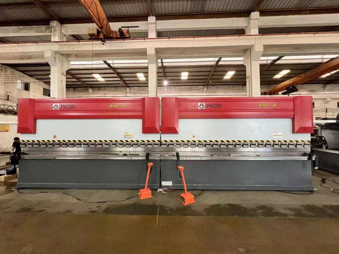 實(shí)現(xiàn)1+1＞2，豐科機(jī)械創(chuàng)新推出高效的雙機(jī)聯(lián)動(dòng)折彎機(jī) ? 